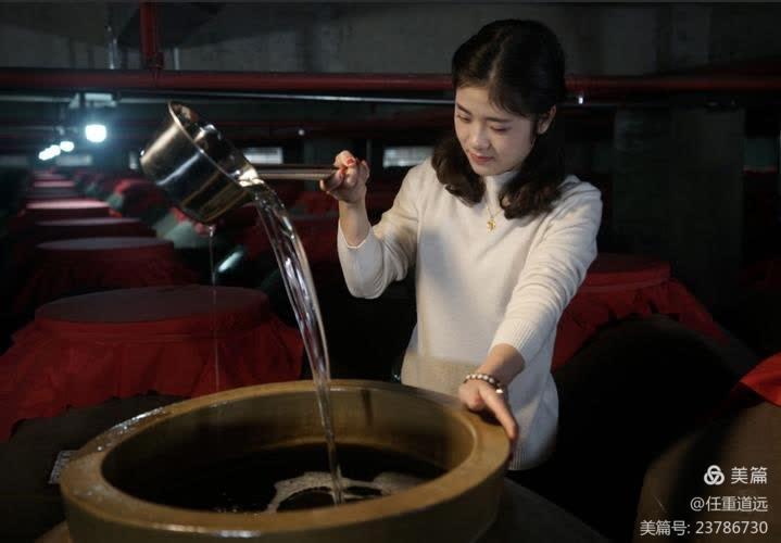 流金七月，與神秘茅臺(tái)鎮(zhèn)鎮(zhèn)京華酒莊老醬酒邂逅