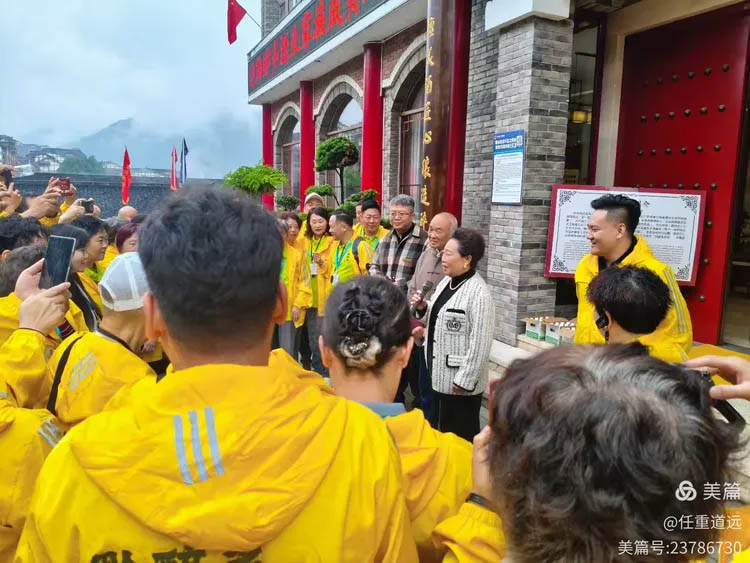 黔醉多品牌合作伙伴及消費(fèi)者探秘京華酒莊匠心之旅